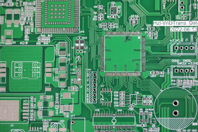 為什么PCB設(shè)計多層板多是偶數(shù)層?PCB多層板都是偶數(shù)層的原因